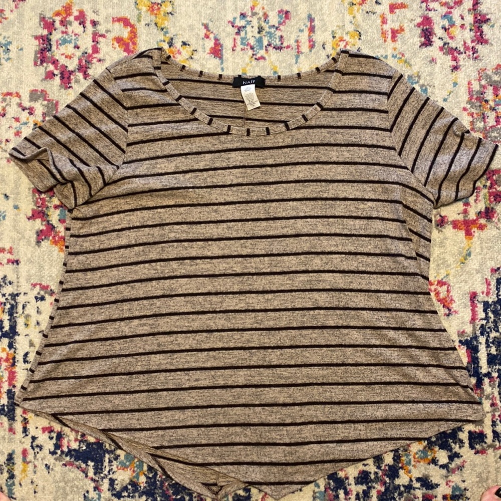 Short sleeve, shark bite hem top